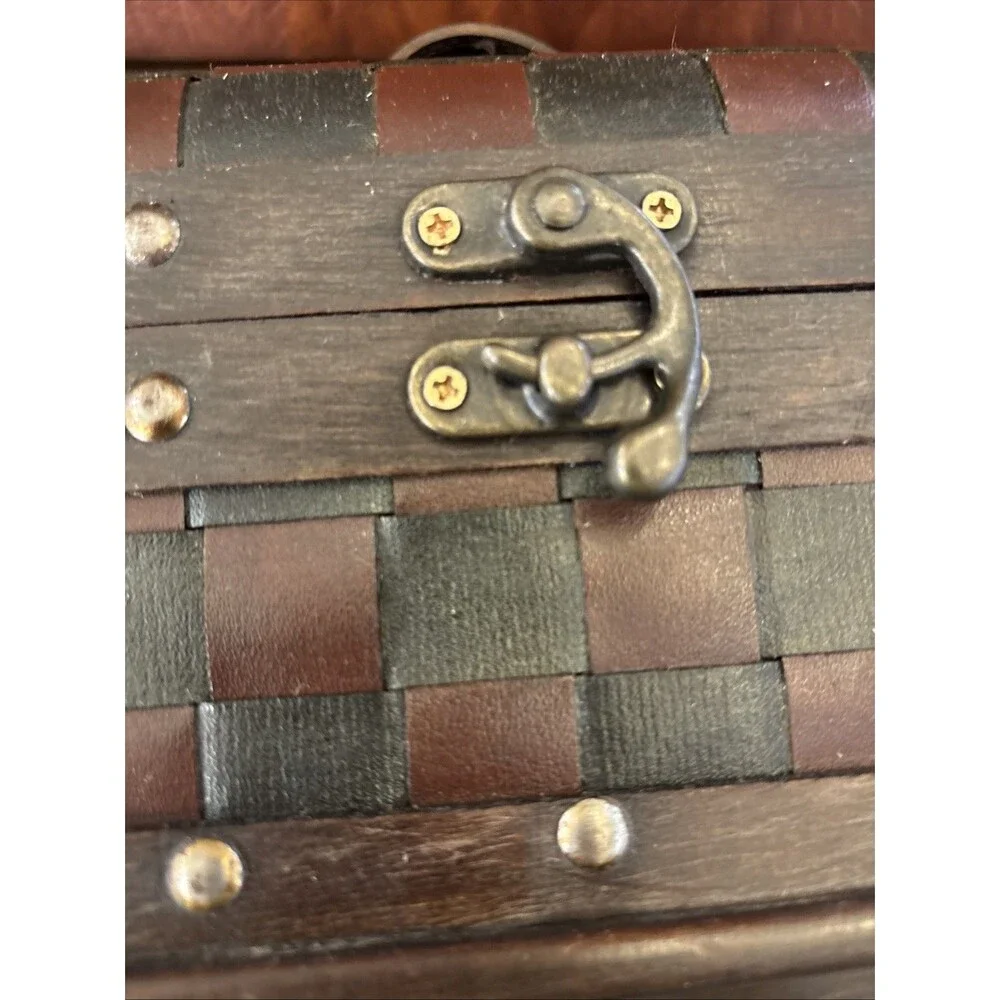 Vintage 6”x6”x9” Wood & Leather(?) Keepsake Box Treasure Checker Latch Handle